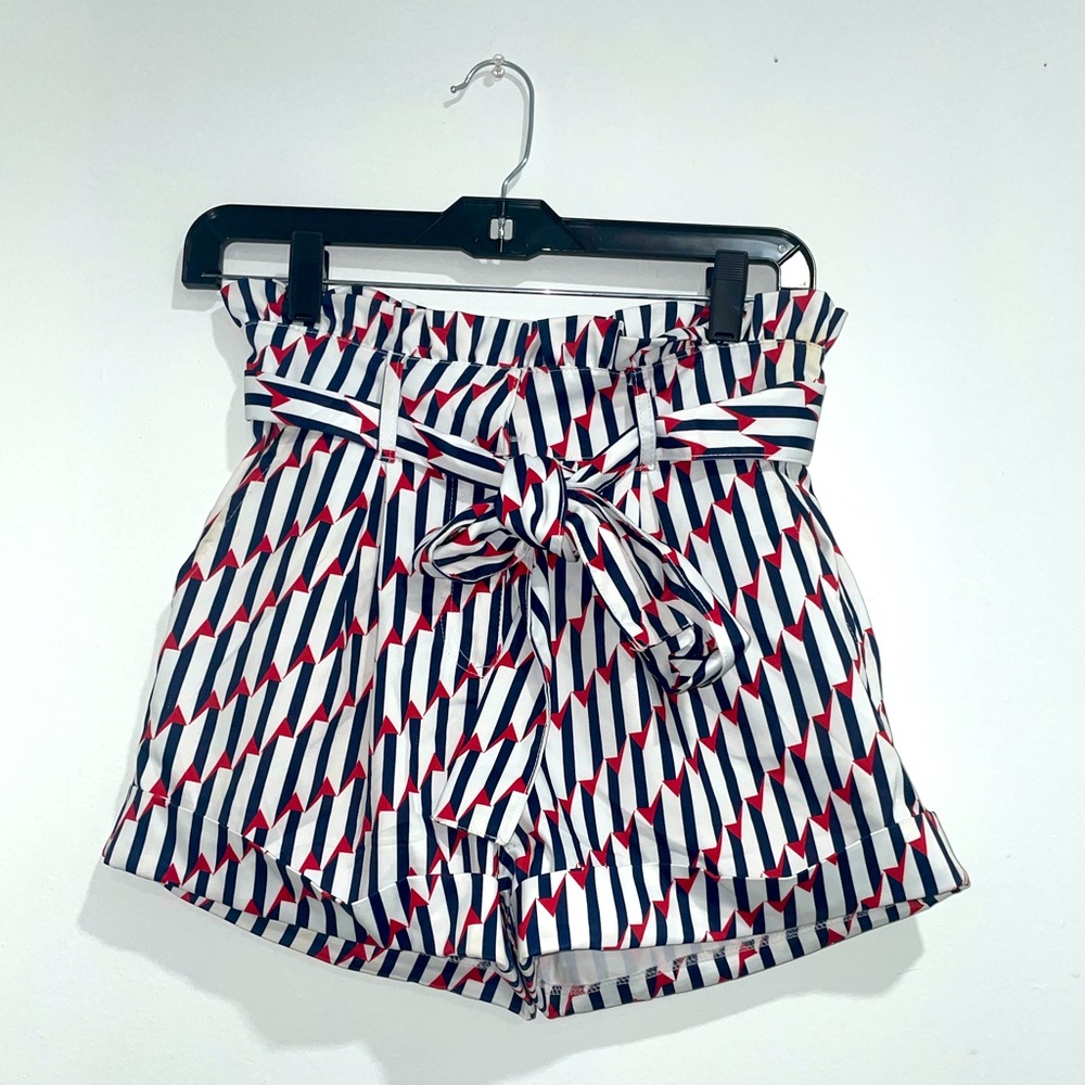 Cute belted shorts
